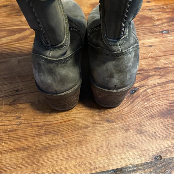 Teva Foxy Mid-calf Grey Boot, size 8.5 - Picture 4 of 7